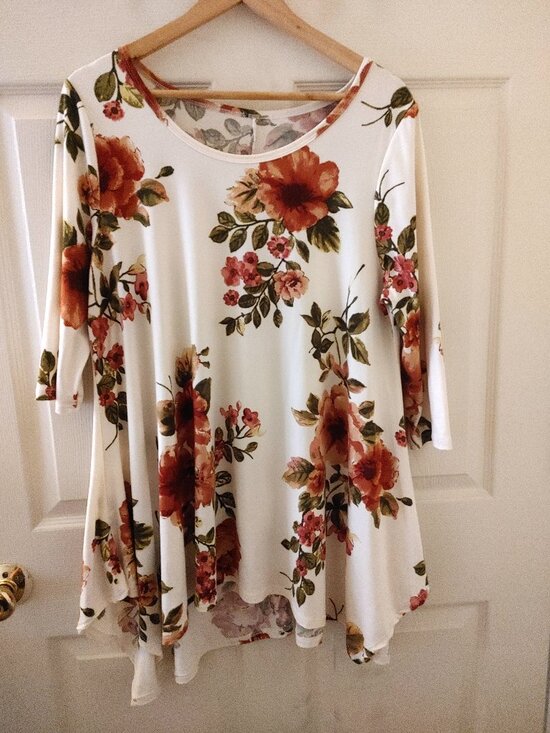 Tops - Beautiful Womens Flowered Tunic Shirt with 3/4 Sleeves